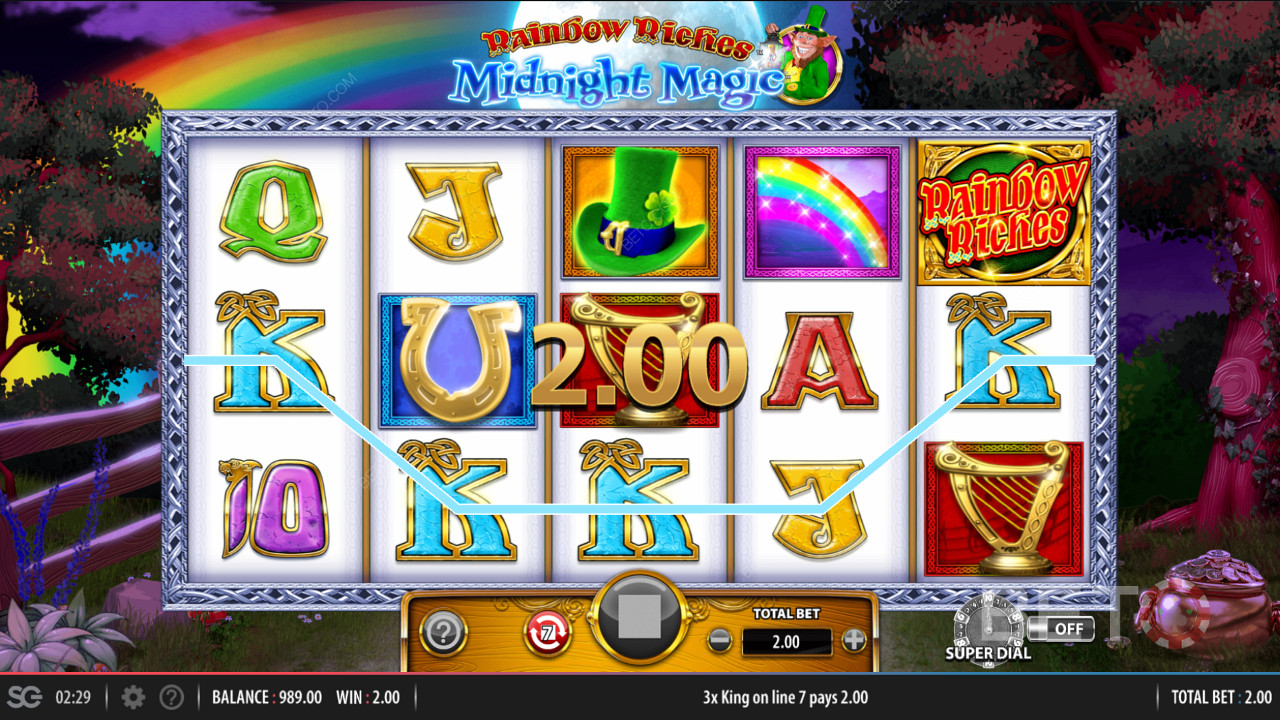 10 rôznych aktívnych výherných línií v automate Rainbow Riches Midnight Magic
