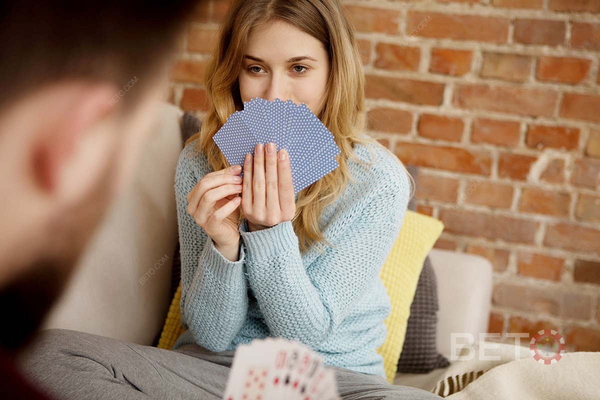 Užite si jednoduché a ľahko hrateľné kartové hry s rodinou a priateľmi