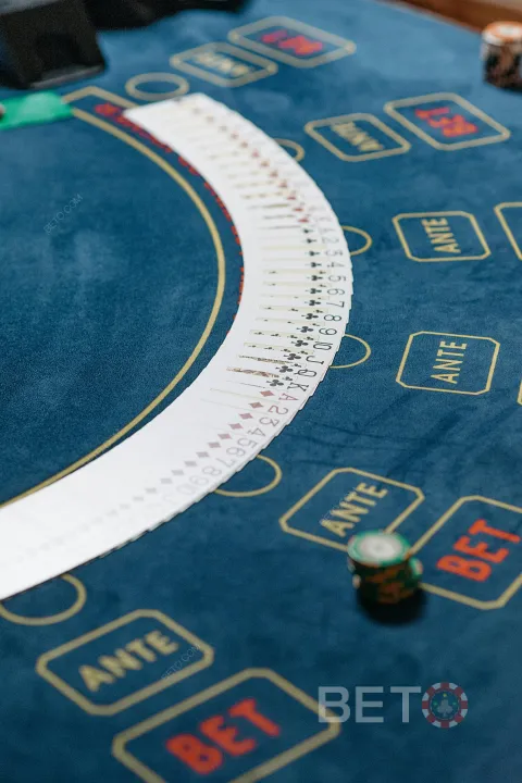 Stránky teraz ponúkajú živé kasíno lobby so živými online hrami baccarat.